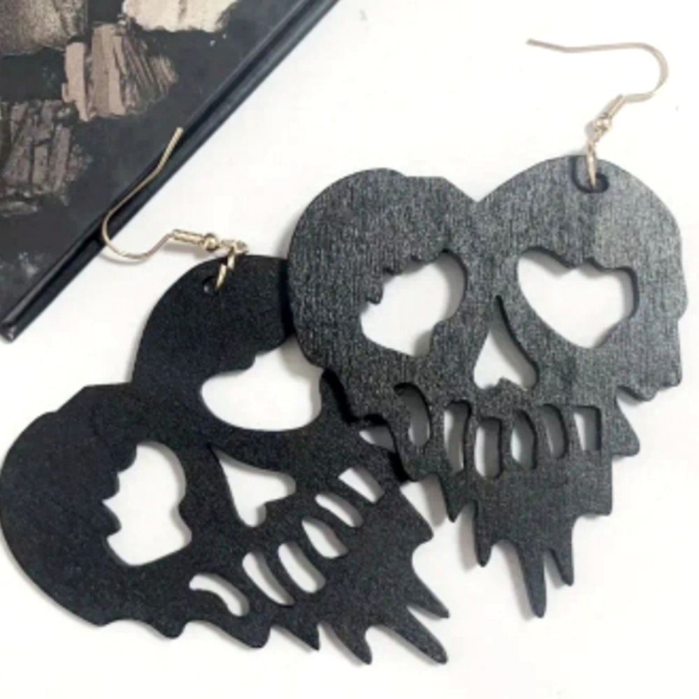 Black Melting Gothic Heart Skull Dangle Earrings